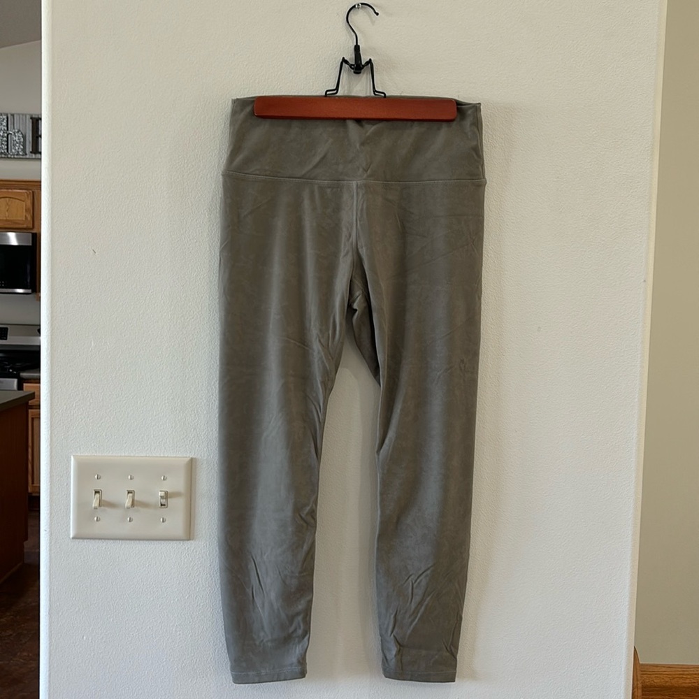 Zyia Light Grey Leggings